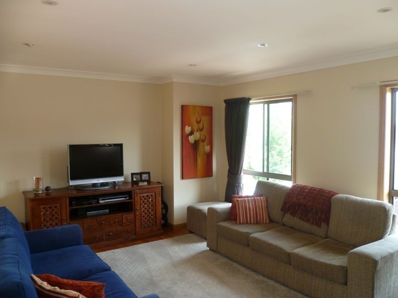 8 Michael Street, Summerhill TAS 7250