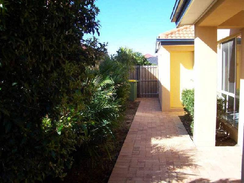89 Crestwood Drive, Molendinar QLD 4214