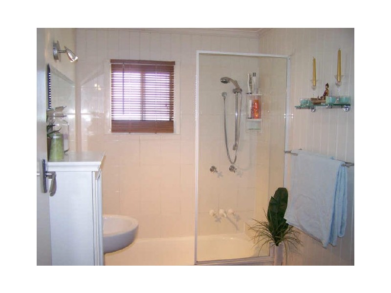 16 Kardella St, Ashmore QLD 4214