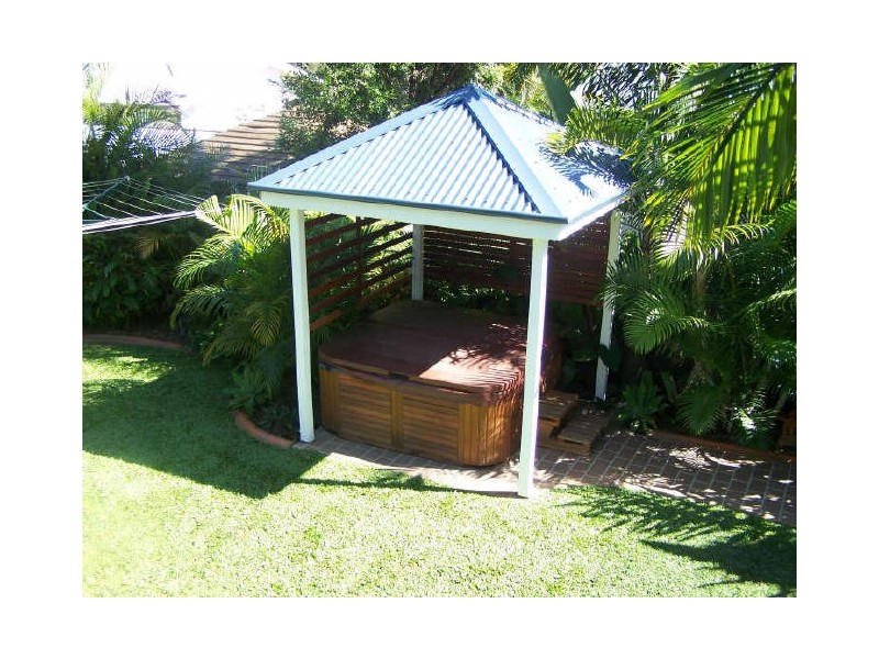16 Kardella St, Ashmore QLD 4214