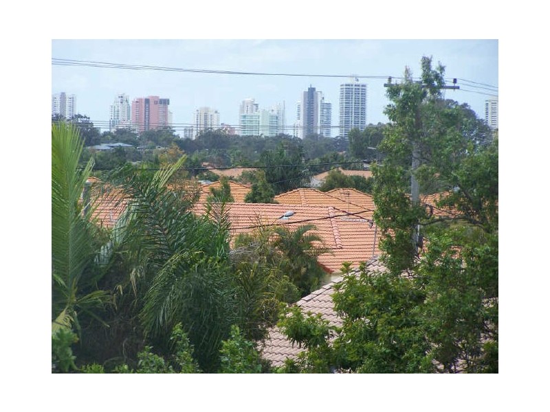 125 Bamboo Avenue, Benowa QLD 4217