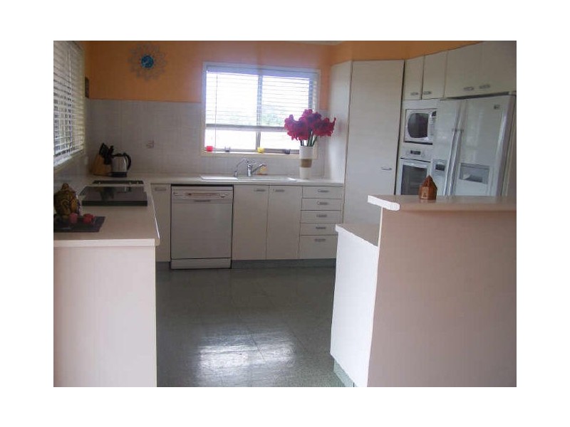 125 Bamboo Avenue, Benowa QLD 4217