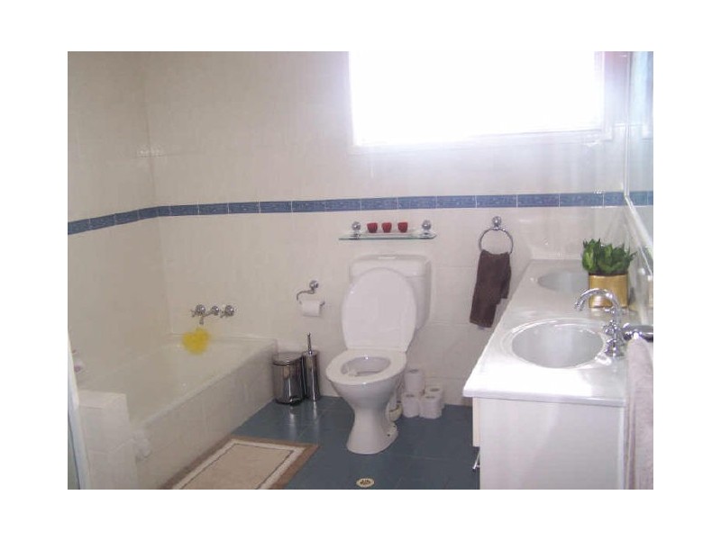 125 Bamboo Avenue, Benowa QLD 4217