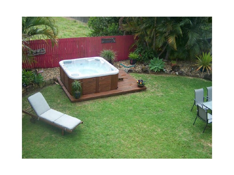 125 Bamboo Avenue, Benowa QLD 4217