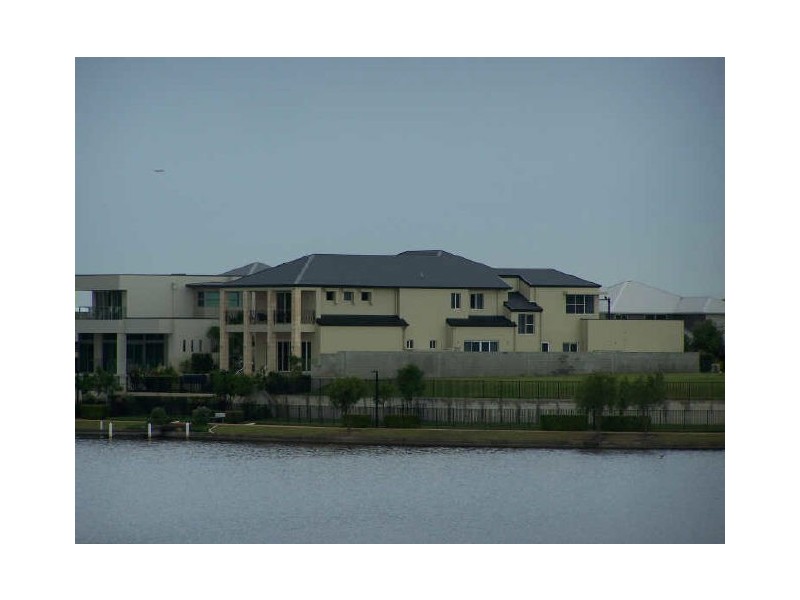 5010 Emerald Island Drive, Carrara QLD 4211