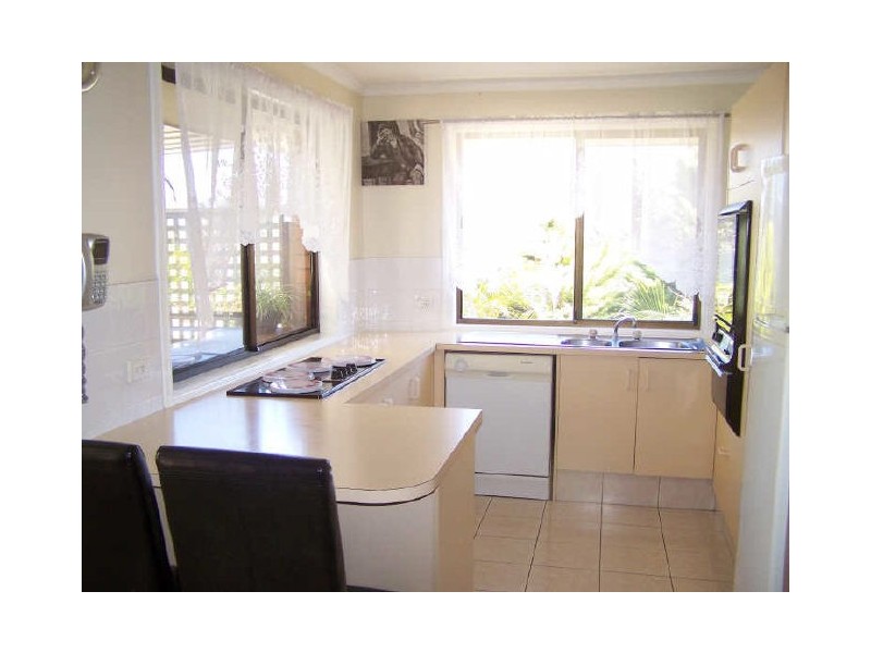 4 Walrus Drive, Ashmore QLD 4214