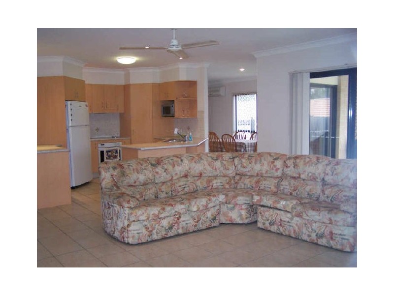 4 Gumleaf Dr, Molendinar QLD 4214