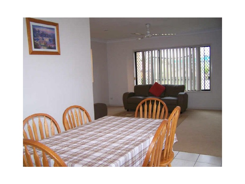 4 Gumleaf Dr, Molendinar QLD 4214