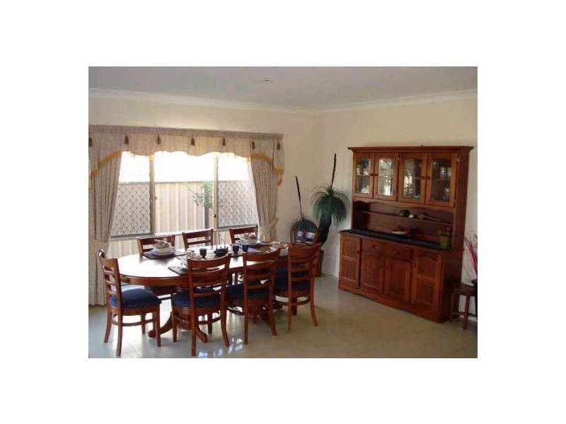 27 Zane St, Molendinar QLD 4214