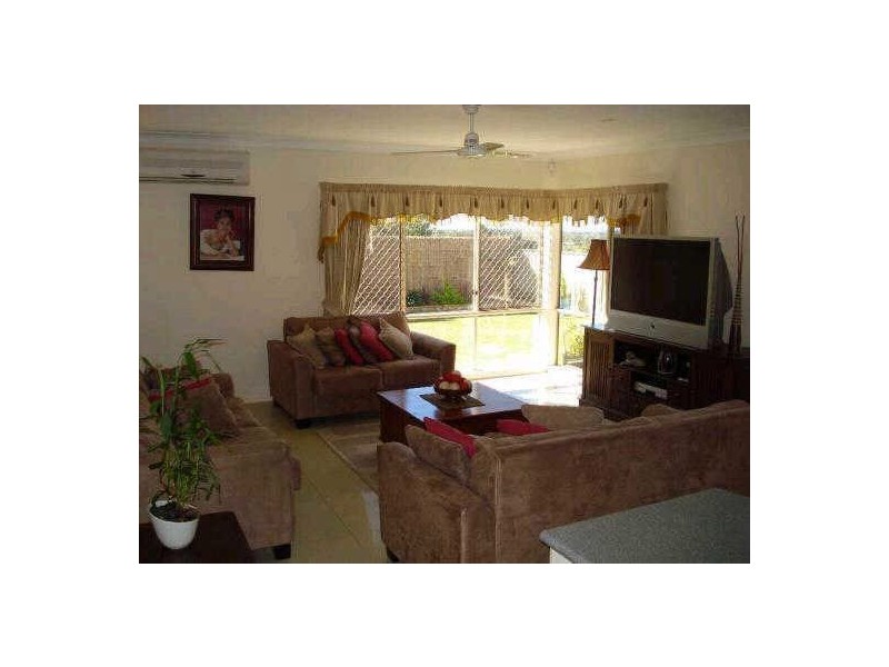 27 Zane St, Molendinar QLD 4214