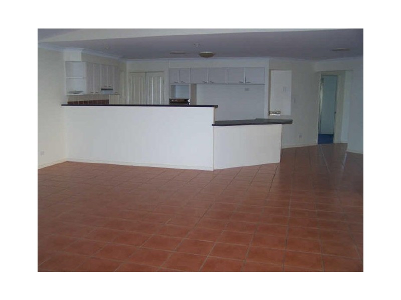 107 Crestwood Dr, Molendinar QLD 4214