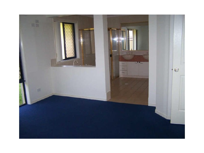 107 Crestwood Dr, Molendinar QLD 4214