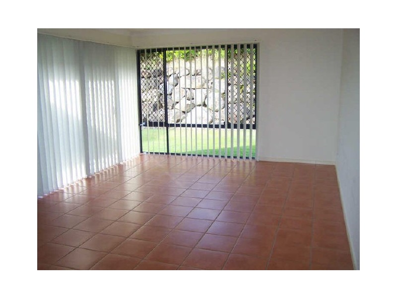 107 Crestwood Dr, Molendinar QLD 4214