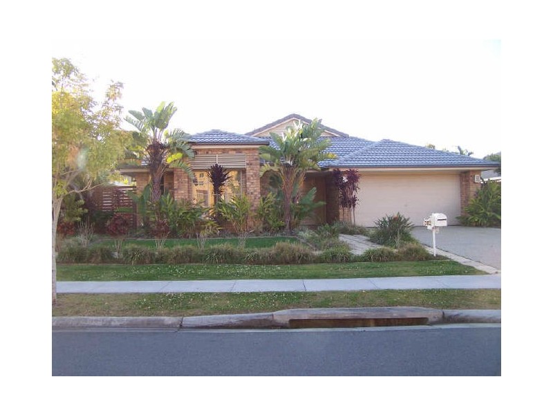 216 Crestwood Dr, Molendinar QLD 4214