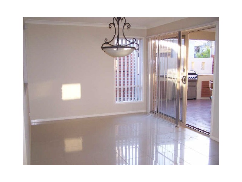 216 Crestwood Dr, Molendinar QLD 4214