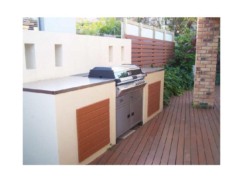 216 Crestwood Dr, Molendinar QLD 4214