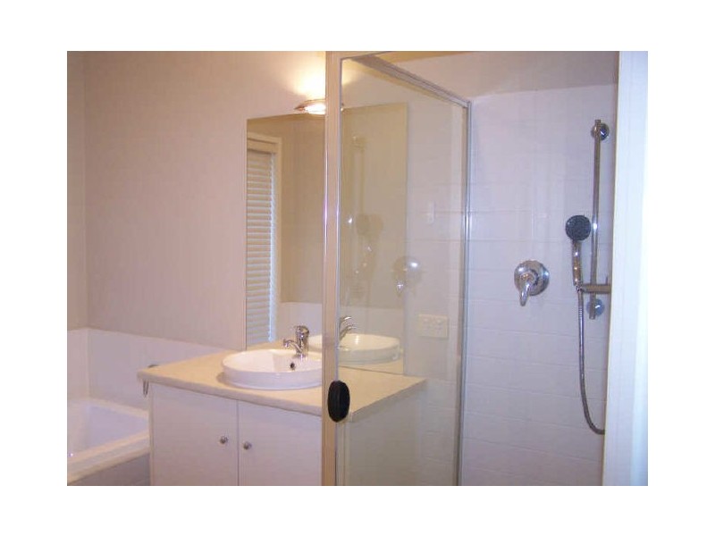 216 Crestwood Dr, Molendinar QLD 4214