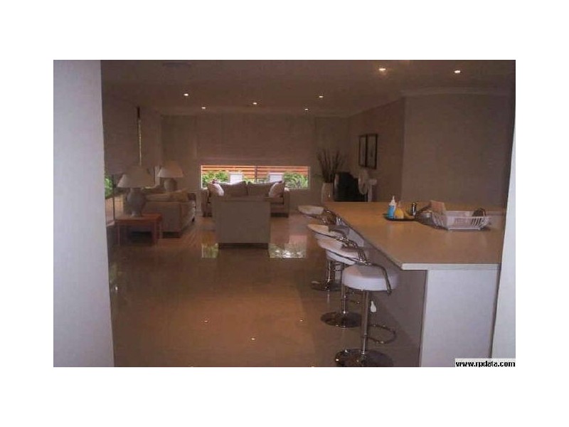 216 Crestwood Dr, Molendinar QLD 4214