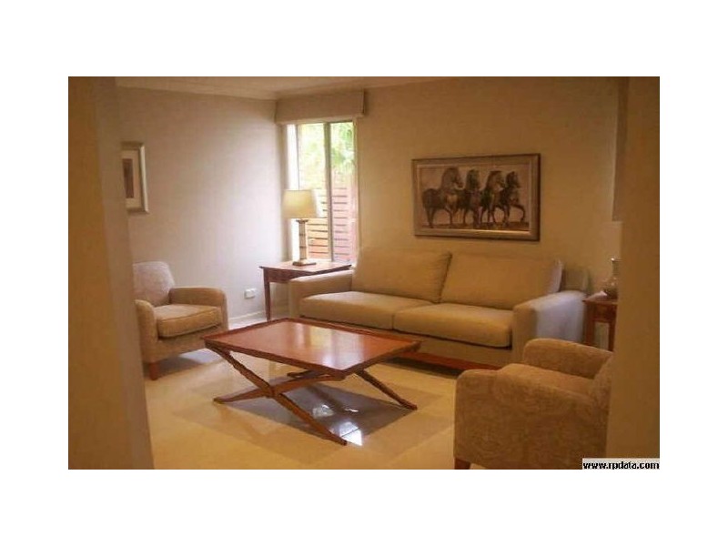 216 Crestwood Dr, Molendinar QLD 4214