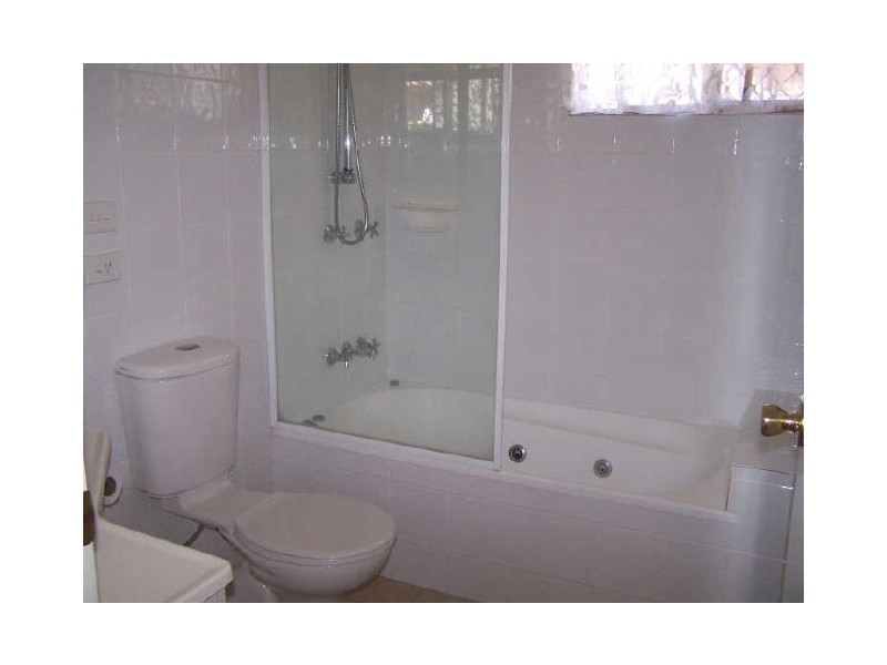 4 Walrus Dr, Ashmore QLD 4214