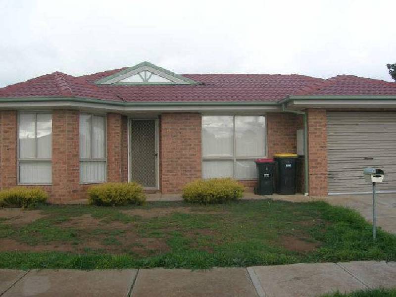5 Walton Street, Melton South VIC 3338