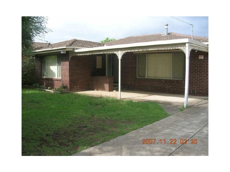 32 Christopher Crescent, Melton VIC 3337