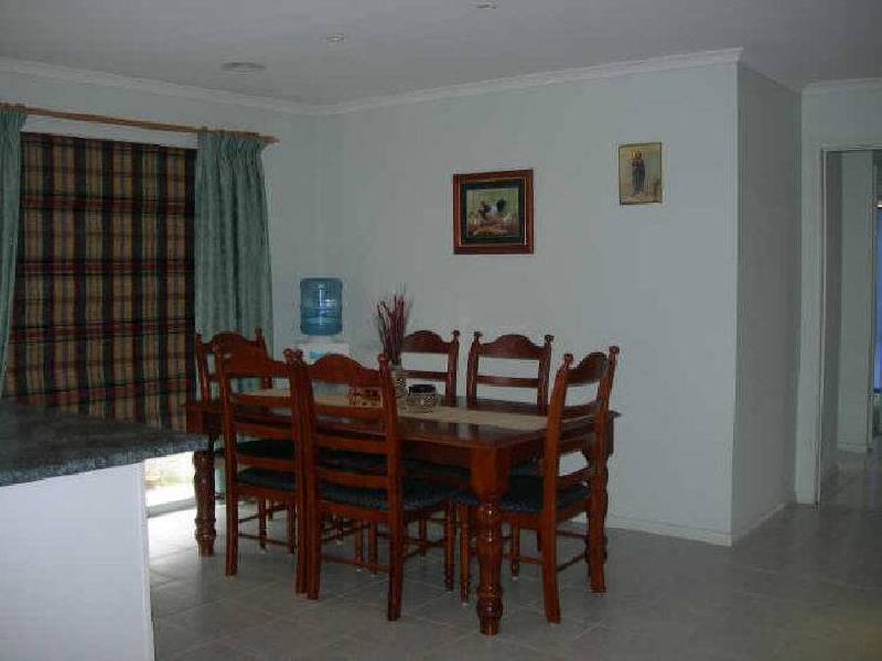 2 Greenhills Drive, Kurunjang VIC 3337
