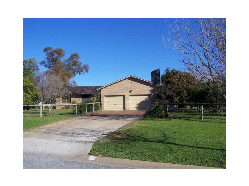 16 Fairbairn Street, Lavington NSW 2641