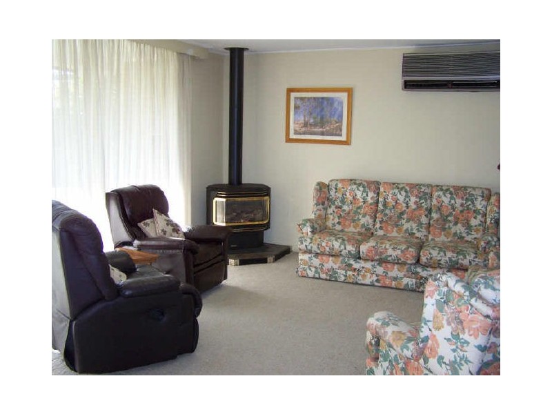 16 Fairbairn Street, Lavington NSW 2641