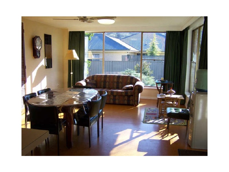 16 Fairbairn Street, Lavington NSW 2641