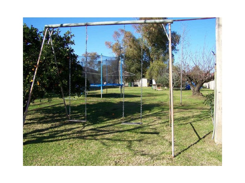 16 Fairbairn Street, Lavington NSW 2641