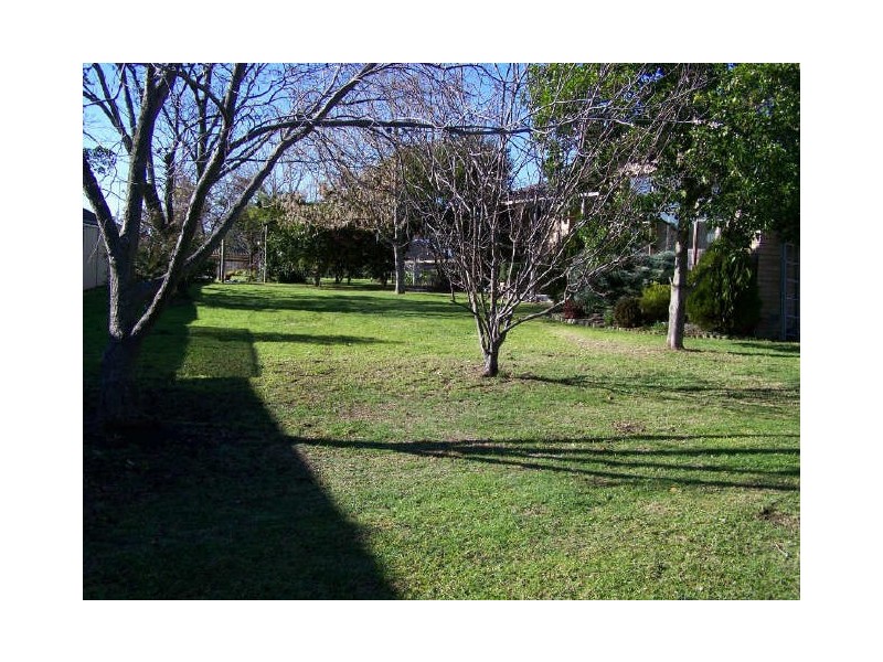 16 Fairbairn Street, Lavington NSW 2641