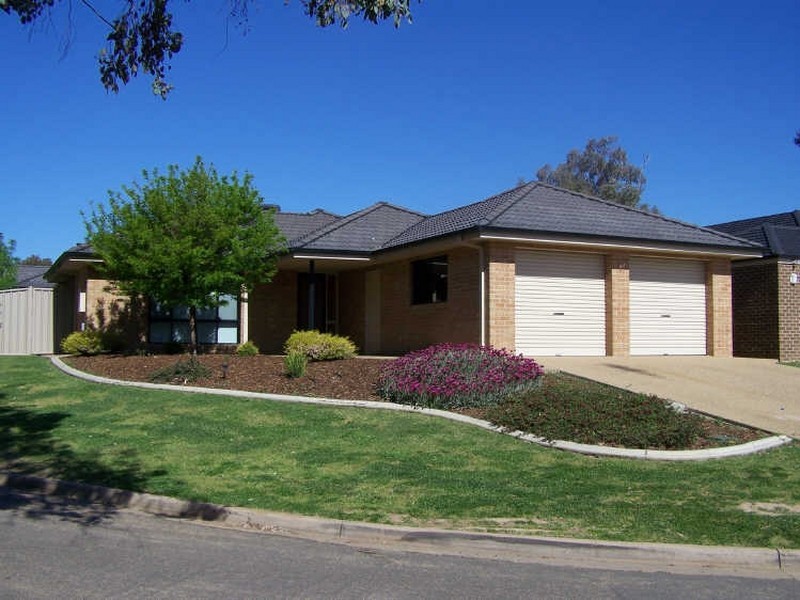 8 Mimosa Court, Thurgoona NSW 2640
