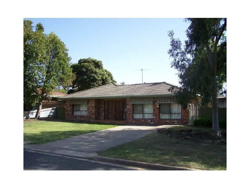 5 Gibson Drive, Burrumbuttock NSW 2642