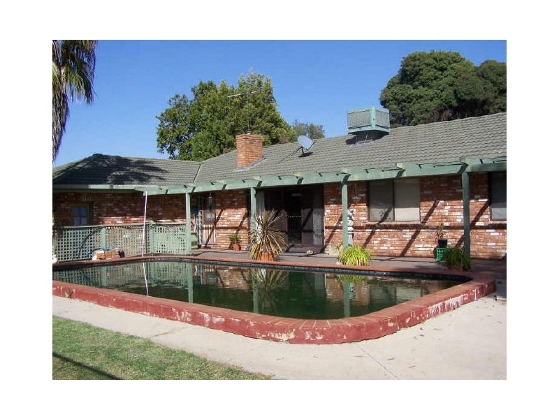 5 Gibson Drive, Burrumbuttock NSW 2642