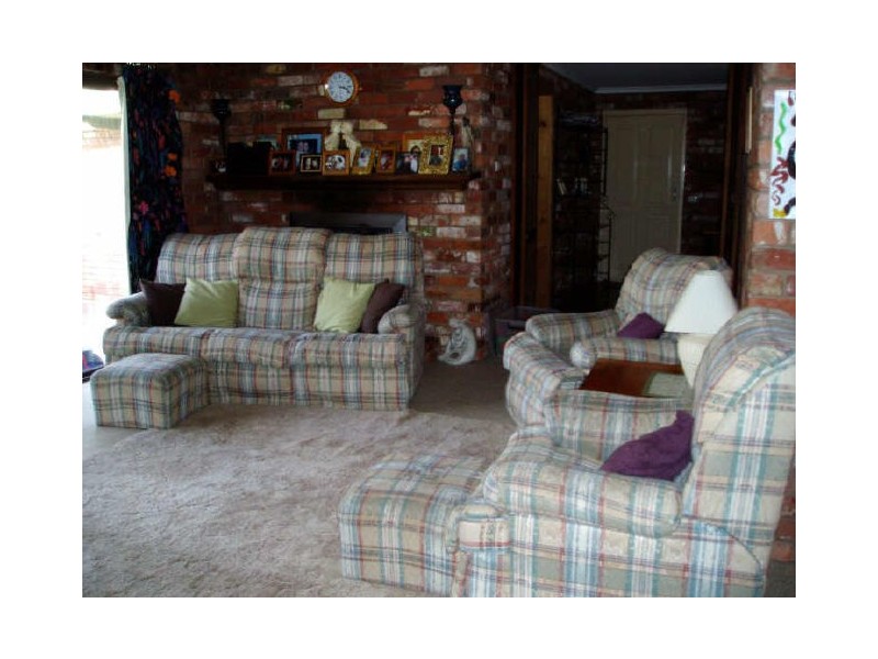 5 Gibson Drive, Burrumbuttock NSW 2642