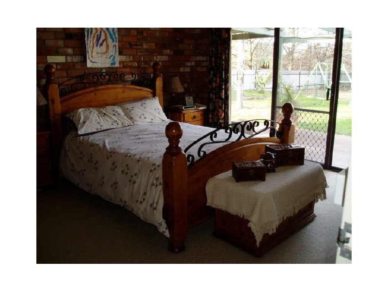 5 Gibson Drive, Burrumbuttock NSW 2642