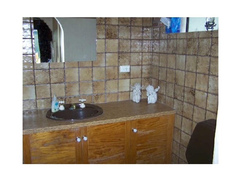 5 Gibson Drive, Burrumbuttock NSW 2642