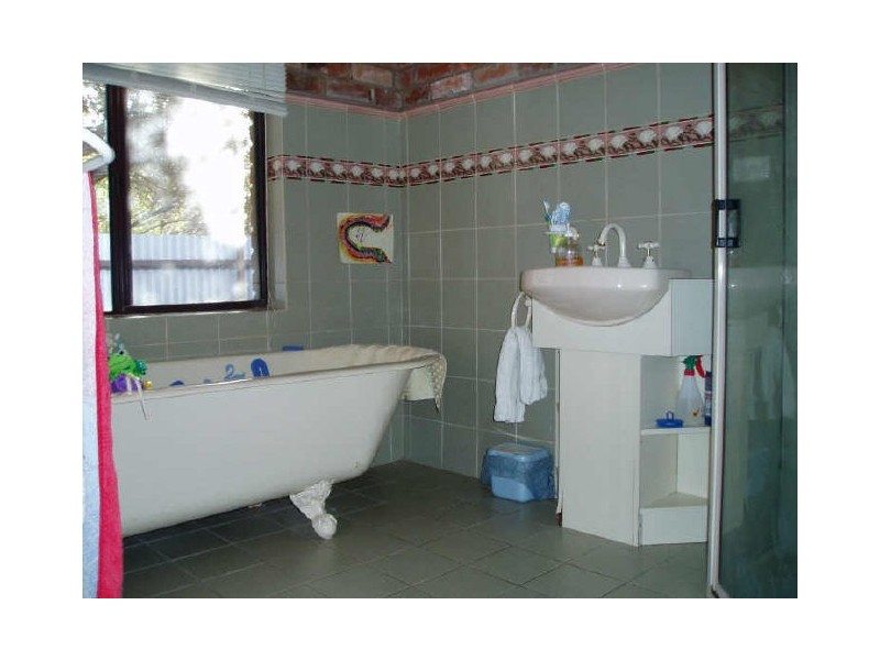 5 Gibson Drive, Burrumbuttock NSW 2642