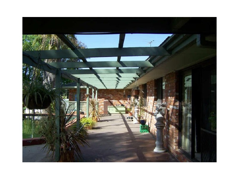 5 Gibson Drive, Burrumbuttock NSW 2642