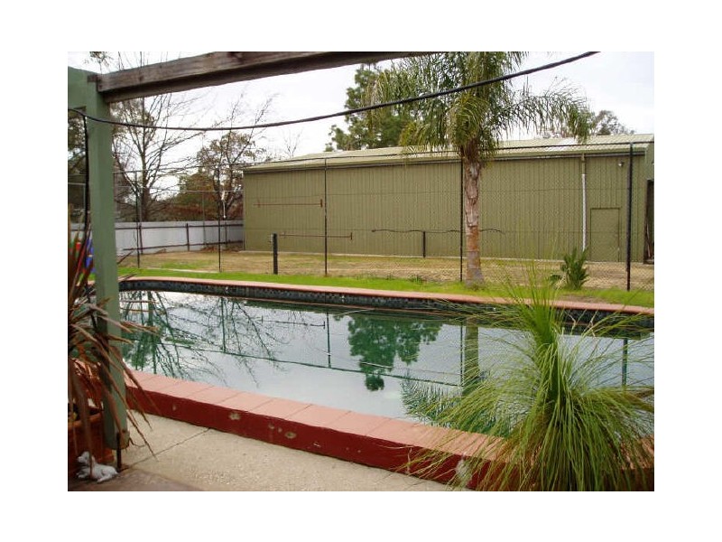 5 Gibson Drive, Burrumbuttock NSW 2642