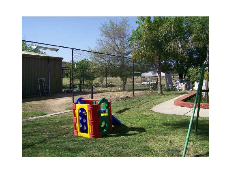 5 Gibson Drive, Burrumbuttock NSW 2642