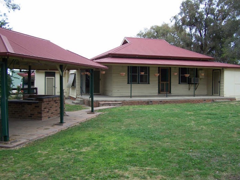 111 Catherine Crescent, Lavington NSW 2641