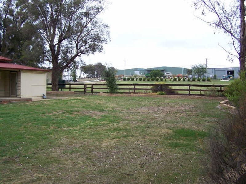 111 Catherine Crescent, Lavington NSW 2641