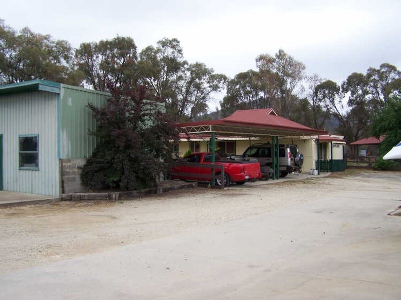 111 Catherine Crescent, Lavington NSW 2641