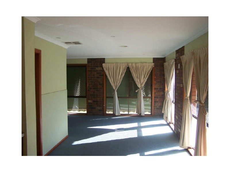 4 Kimberley Court, Lavington NSW 2641