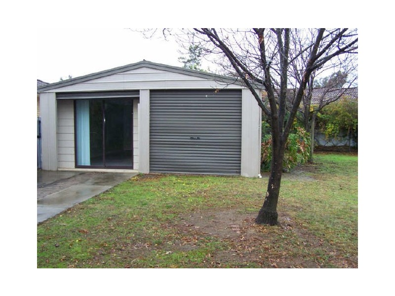 4 Kimberley Court, Lavington NSW 2641