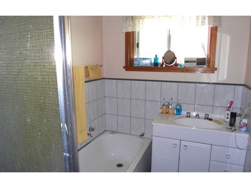 240 Kooba Street, Lavington NSW 2641