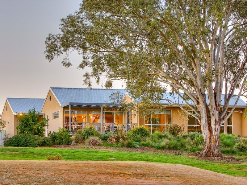 37 Newton Circuit, Thurgoona NSW 2640