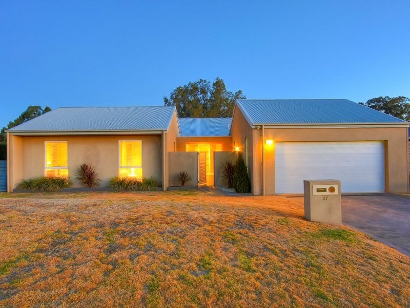 37 Newton Circuit, Thurgoona NSW 2640